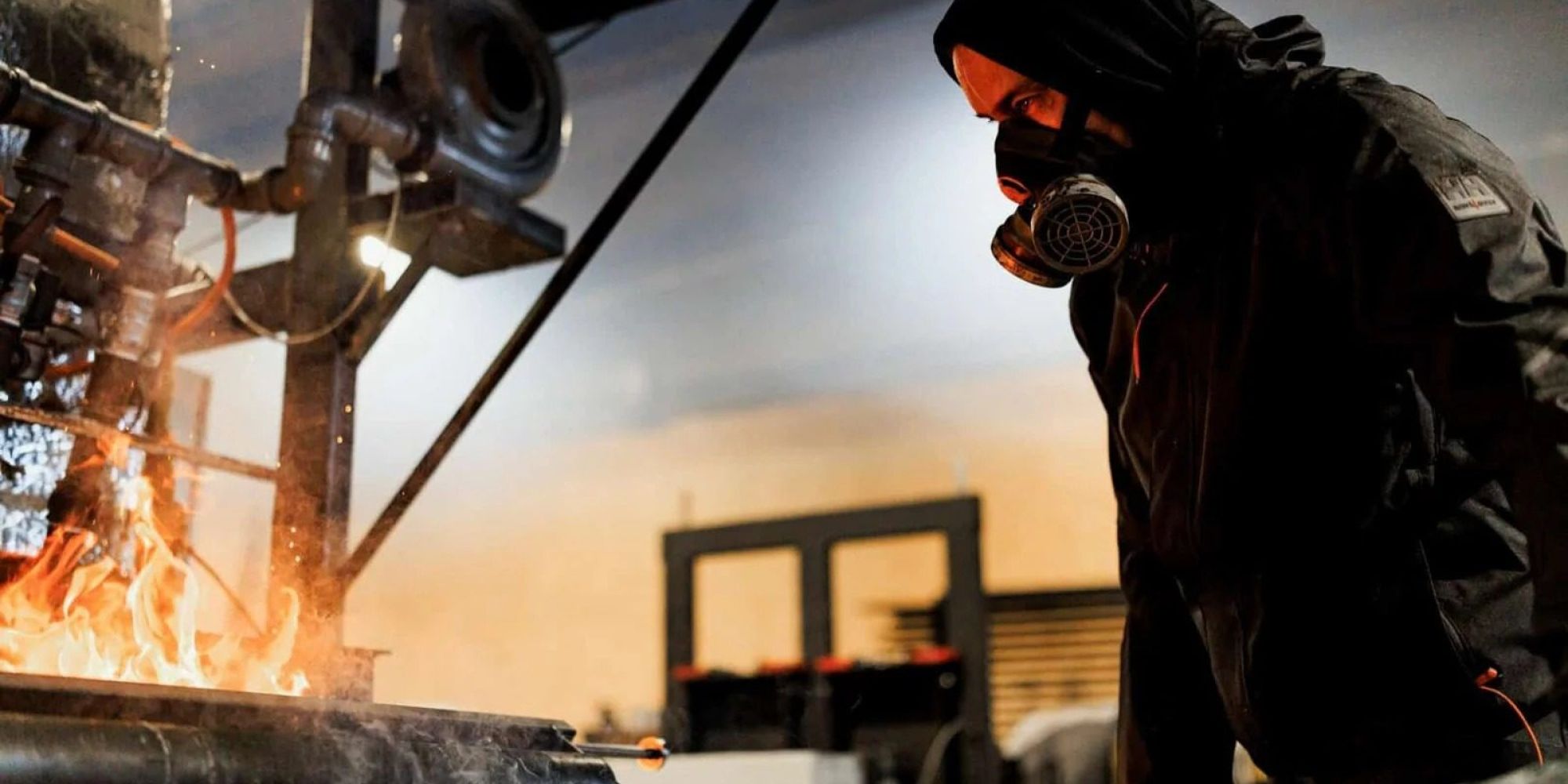 Tillverkning av bränt trä enligt traditionell japansk teknik.