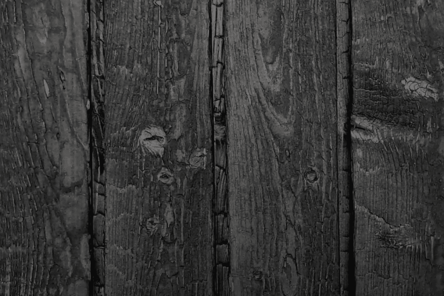 Bränt trä i färgen Carbon Light.