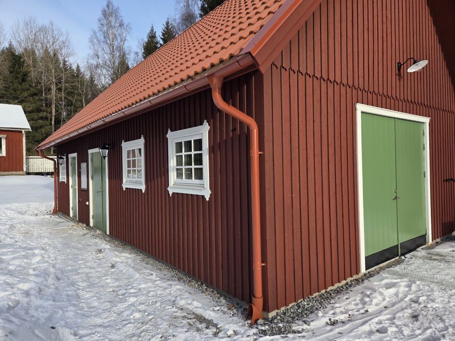 Garage i br&auml;nt tr&auml; - Red